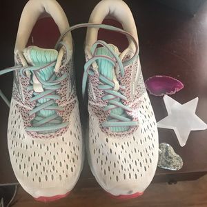Brooks women’s sneakers